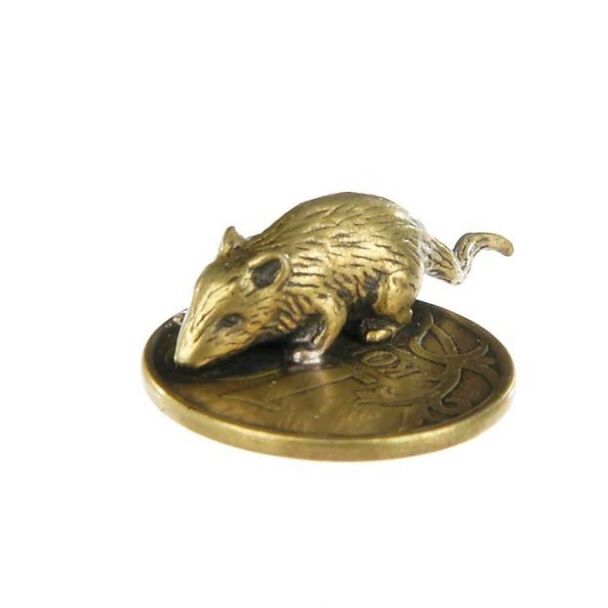Amulet of a purse mouse with a coin for good luck in money matters